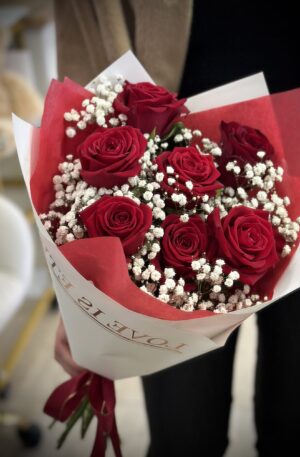 Rote Rosen mit Schleierkraut in weiß 7st