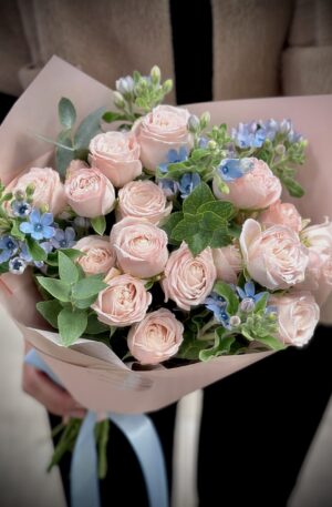 Rosen rosa Bombastic mit Tweedia