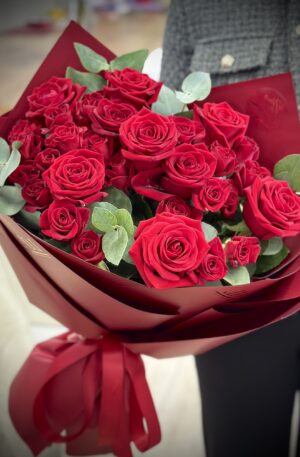 Rote Spray Rosen mit Naomi