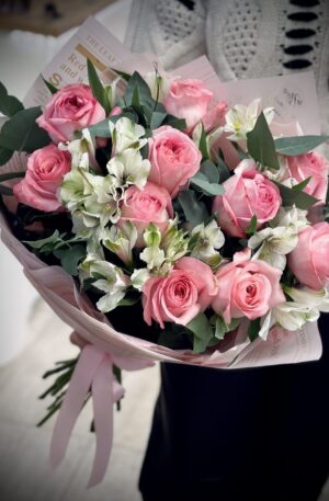Rosa-weiß Blumenstrauß X-Pression mit Alstro