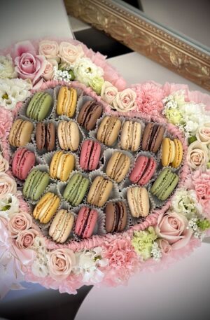 Macarons Herzbox rosa 37cm
